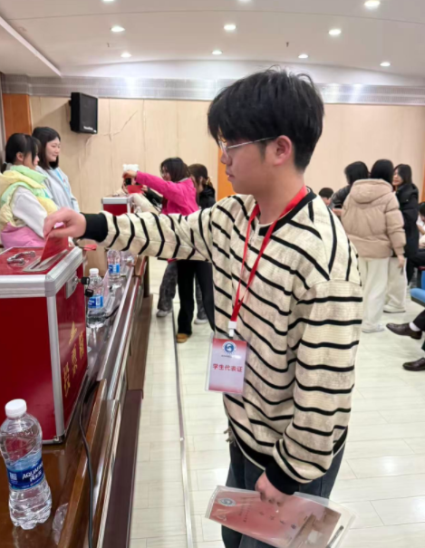 我校第二十一次学生代表大会顺利召开